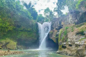 Bali-Silver-Jewelry-Making-and-Ubud-Tour-Tegenungan-Waterfall